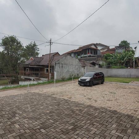 Reddoorz Plus Near Lembang Park & Zoo Exterior photo